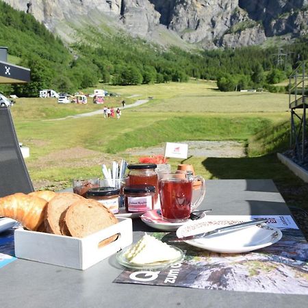 Campingplatz Mit Restaurant & Sportarena Leukerbad Exterior foto
